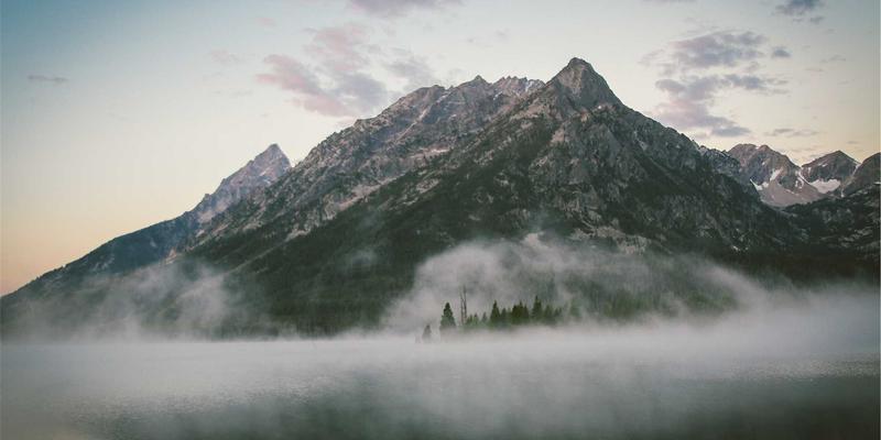 文房雅藏：砚台、墨锭、宣纸的千年工艺传承与核心鉴赏要点