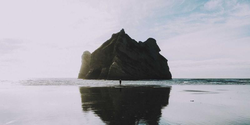 榫卯乾坤：解码明式与清式家具的地域流派与鉴赏核心